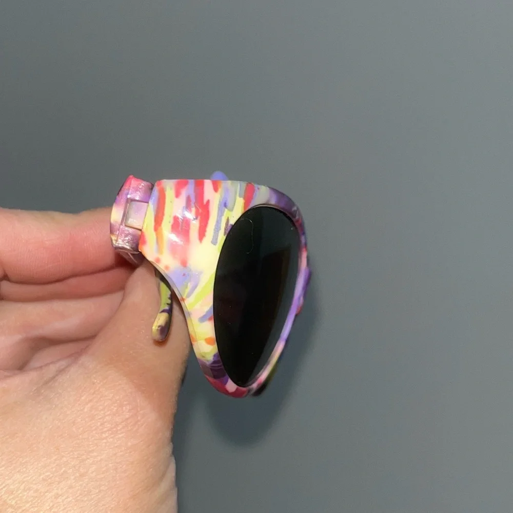 GIRL’S SUNGLASSES - 1990’S
